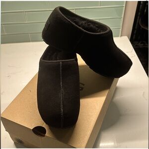 Ugg NIB W Cottage Clog Black size 5/36